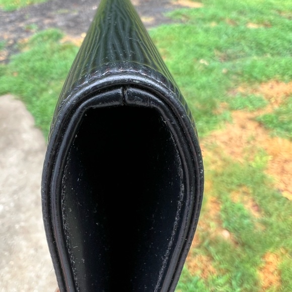 ECU black Authentic Louis Vuitton Saint Tropez EPI SMOKE FREE NO ODORS - Picture 5 of 8